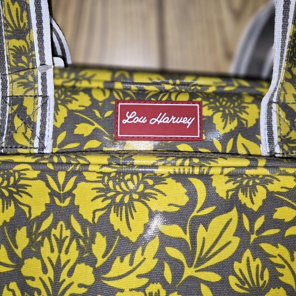 Lou Harvey Vinyl Travel Bag Yellow and Grey  Floral NWOT - Picture 2 of 9